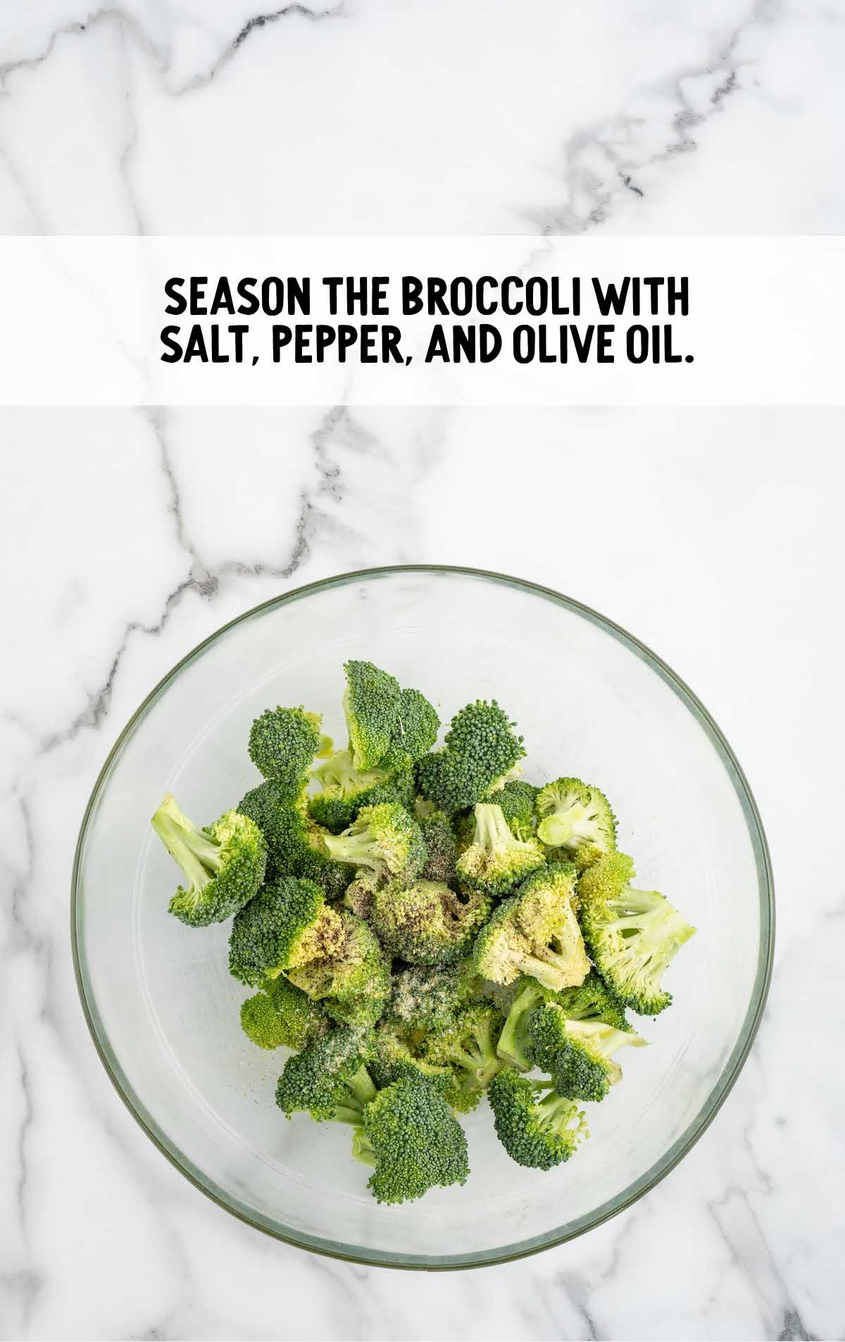 Broccoli seasoned with salt, pepper and olive oil