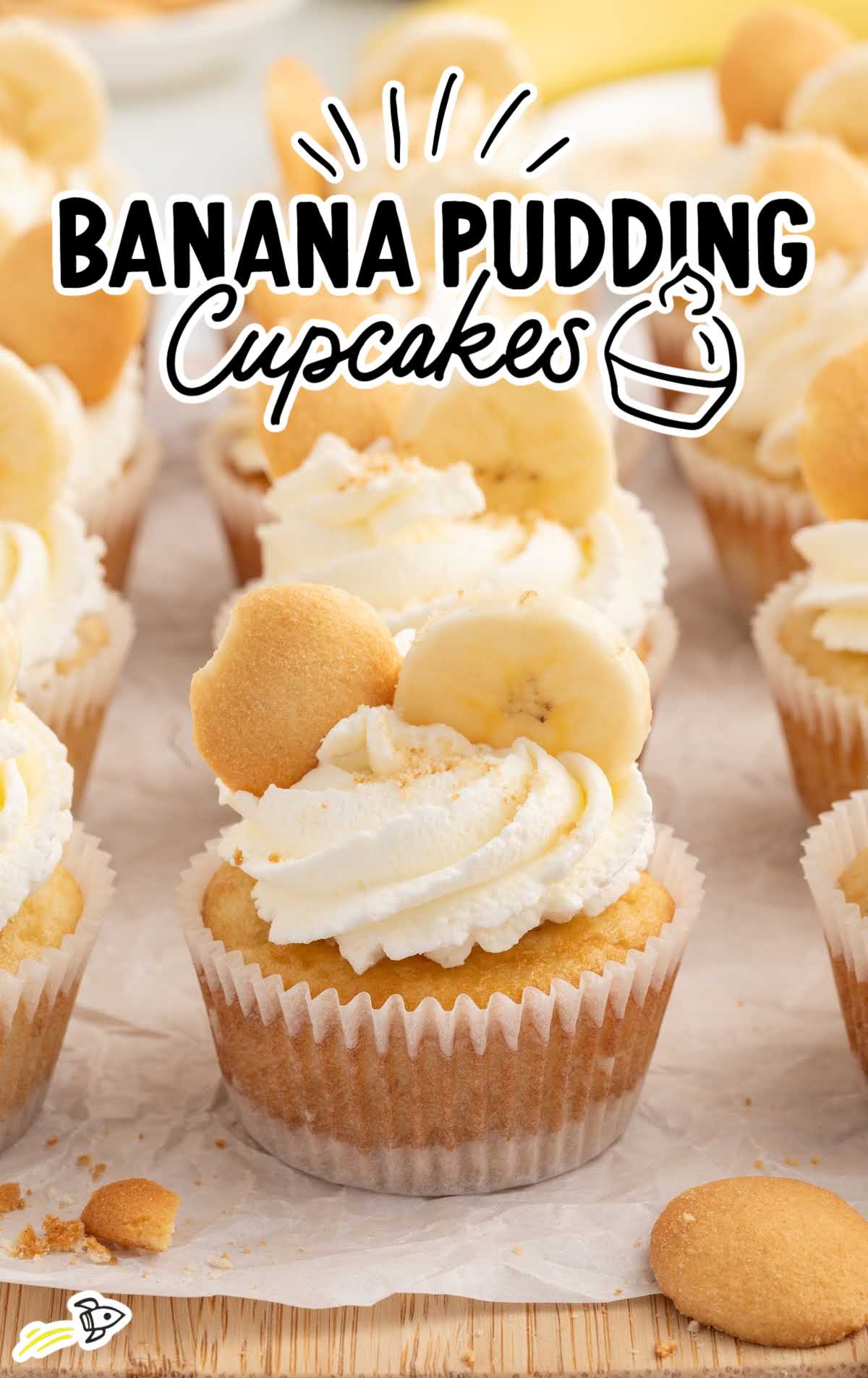 Banana Pudding Cupcakes topped with frosting, a slice of banana, and