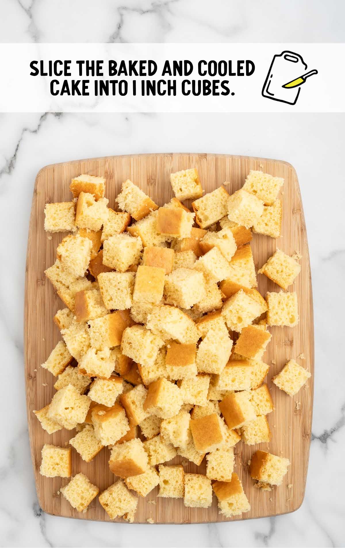 cake cubes arranged at the bottom of the trifle bowl