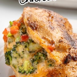 Stuffed chicken breast sliced open showing creamy broccoli and cheese filling with overlay text “Broccoli & Cheese Stuffed Chicken – The easiest way!”