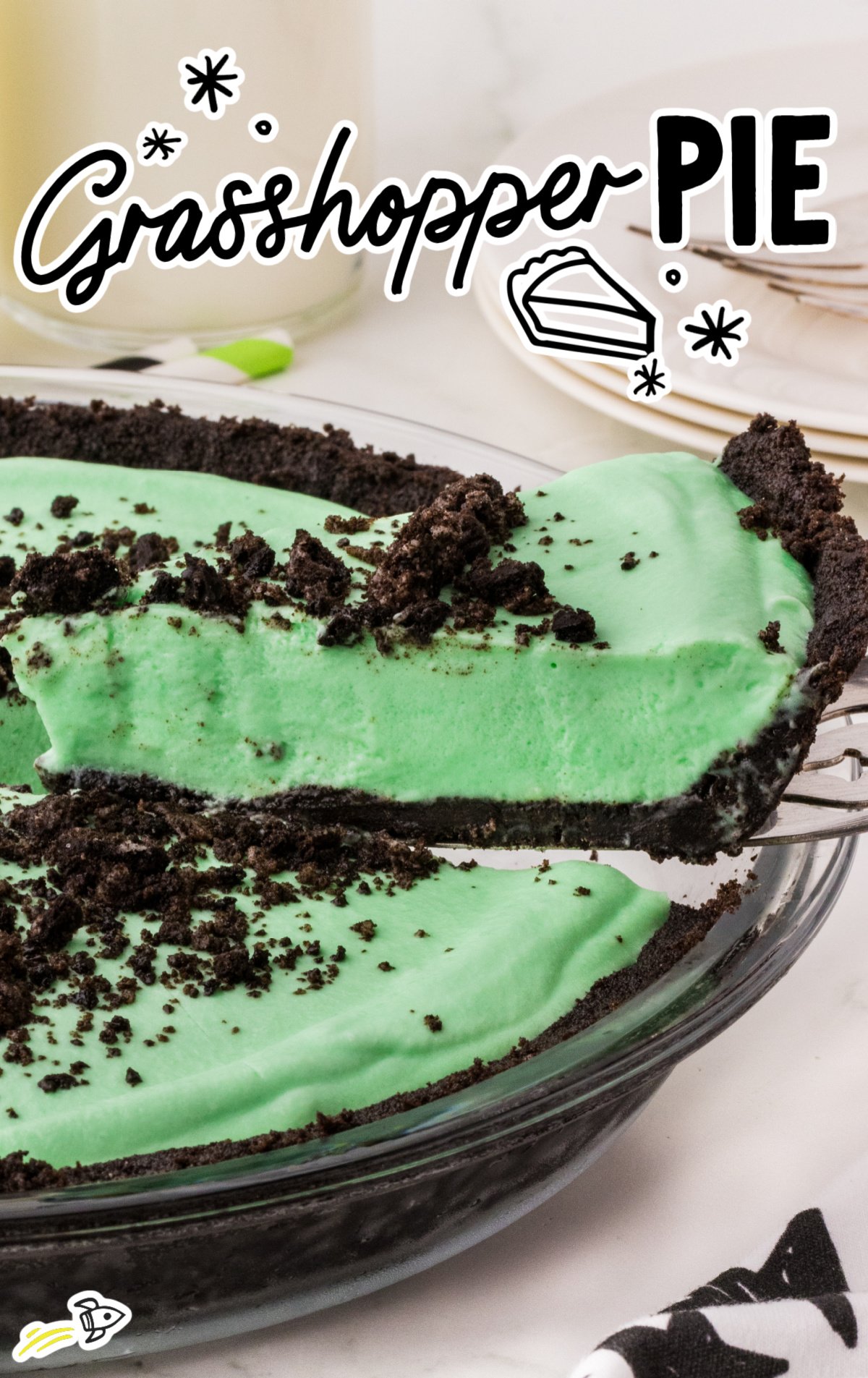 A Grasshopper Pie with a slice being lifted out.